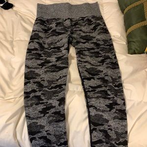 Scrunch butt camo leggings